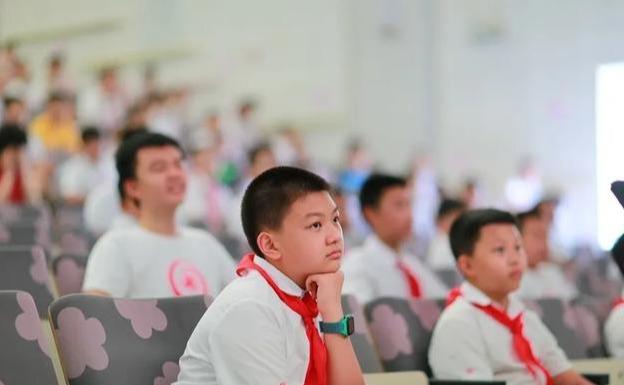 重庆市九龙坡区谢家湾小学开展应对生理发育健康教育讲座