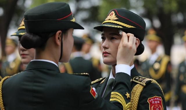 蒙古女兵身材壮硕,我国女兵为何那么娇小?饮食差距比较大