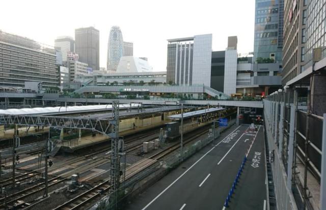 东京新宿火车站,有出口178个,一座世界最大"车站迷宫"