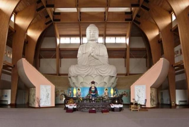 美国最大的佛教寺院创办人是美国华人耗资1亿多美元建造