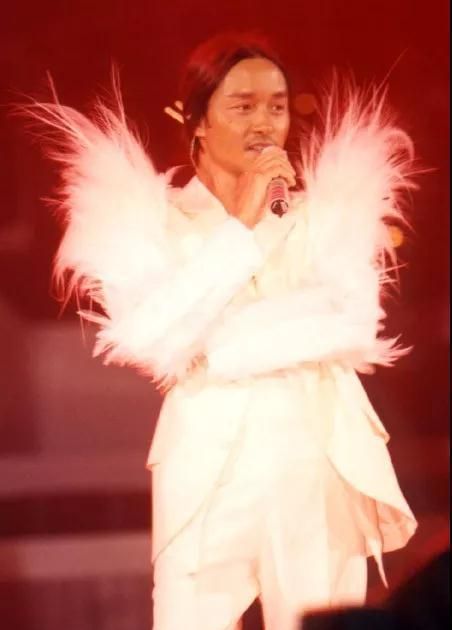 权志龙穿女装被说娘女装前辈张国荣第一个不答应