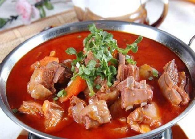 秘制的红焖羊肉鲜美的体验美味的诞生