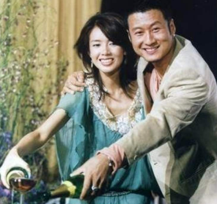 晒游艇,住豪宅,57岁还不"着调"的孙兴,事业落魄但奢华不改