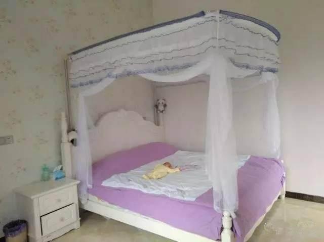 女朋友的闺房,收拾得可整齐了,通过窗户就可以看到外面的风景,太棒了!