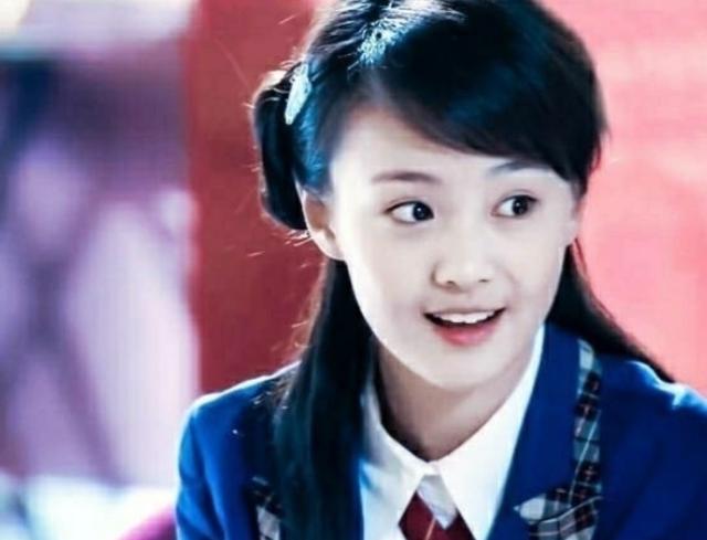 《奇妙小森林》郑爽穿蓝白校服,高马尾青春感满满:楚雨荨回来了