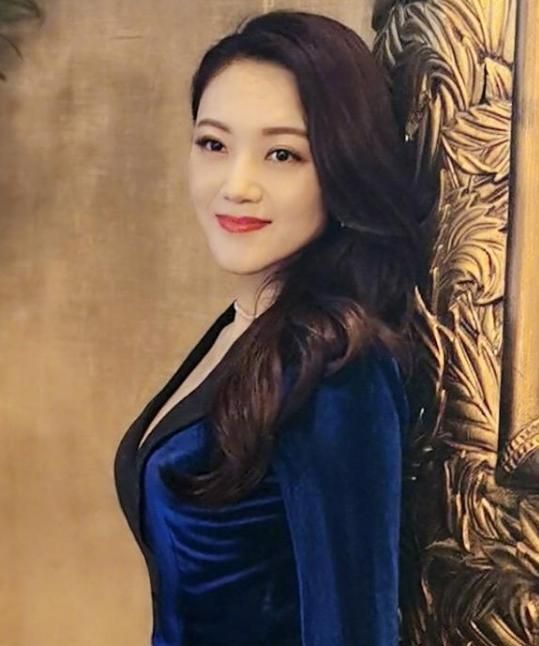 玖月奇迹王小玮穿衣有型,每套都能穿出时尚感,太有有魅力了