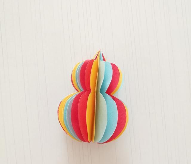 幼儿手工,端午节要到了,用卡纸做一个彩色的葫芦