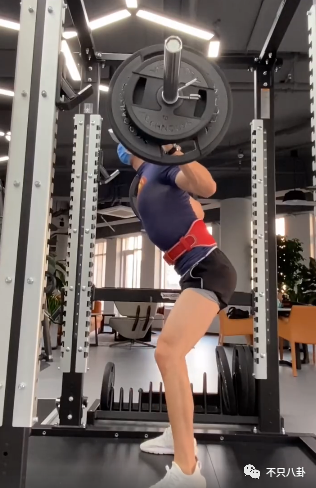 能让姐姐躲在墙角哭的伤心往事,竟然如此狗血毁三观?