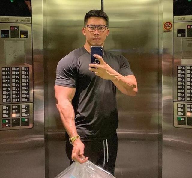 泰国最帅和尚惊艳全球还俗后练出8块腹肌秀人鱼线如今怎样