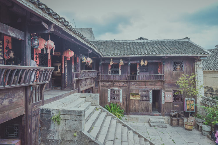 被称为布依族古民居活化石,贵州黔南两百年老宅,堪称中国第一