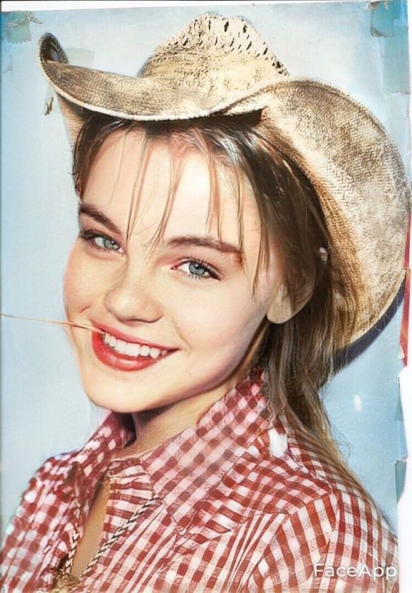 盛世美颜网友把小李子p成女生意外撞脸艾玛