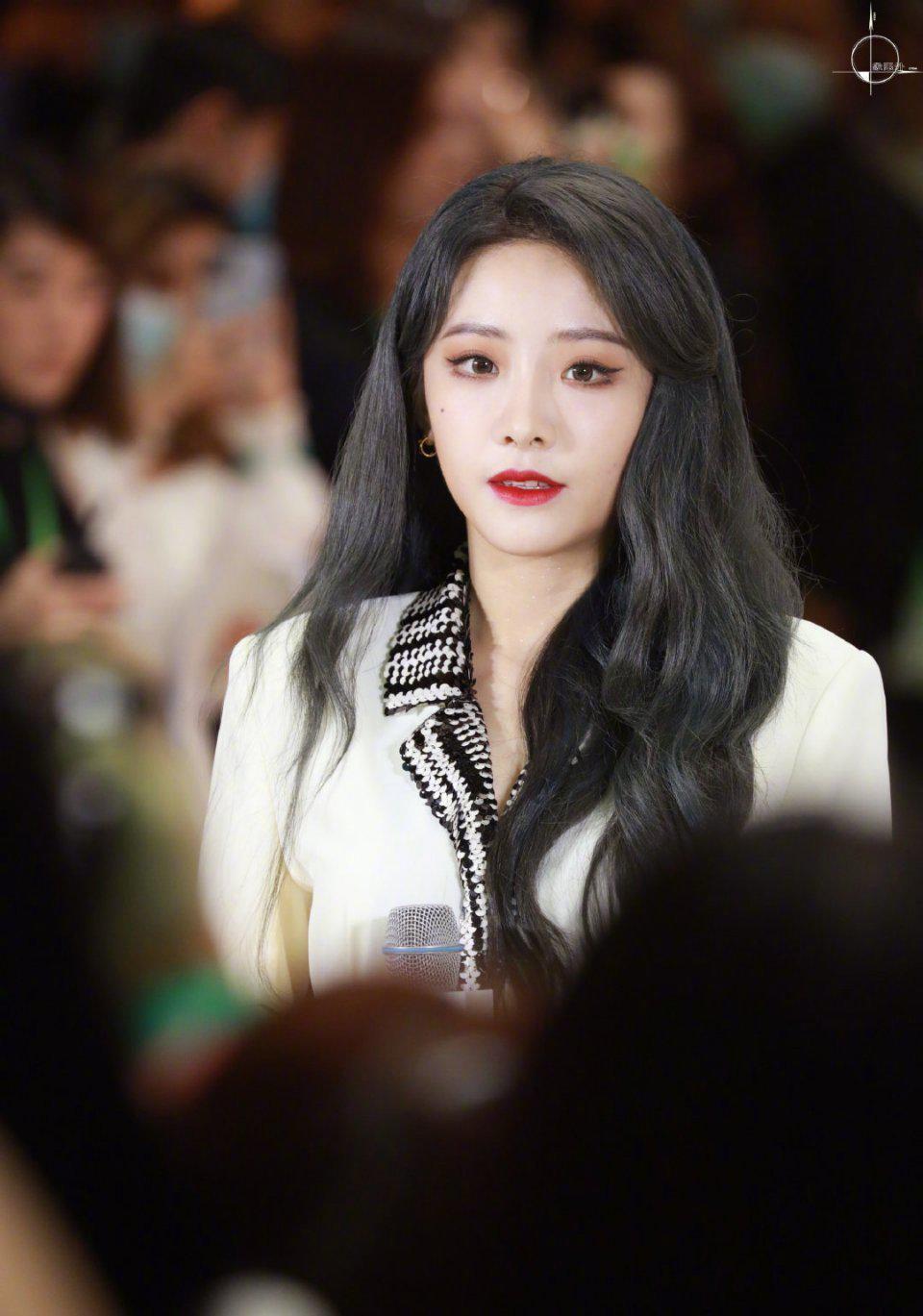 刘雨昕 喻言南京线下活动饭拍,来品品美女的状态