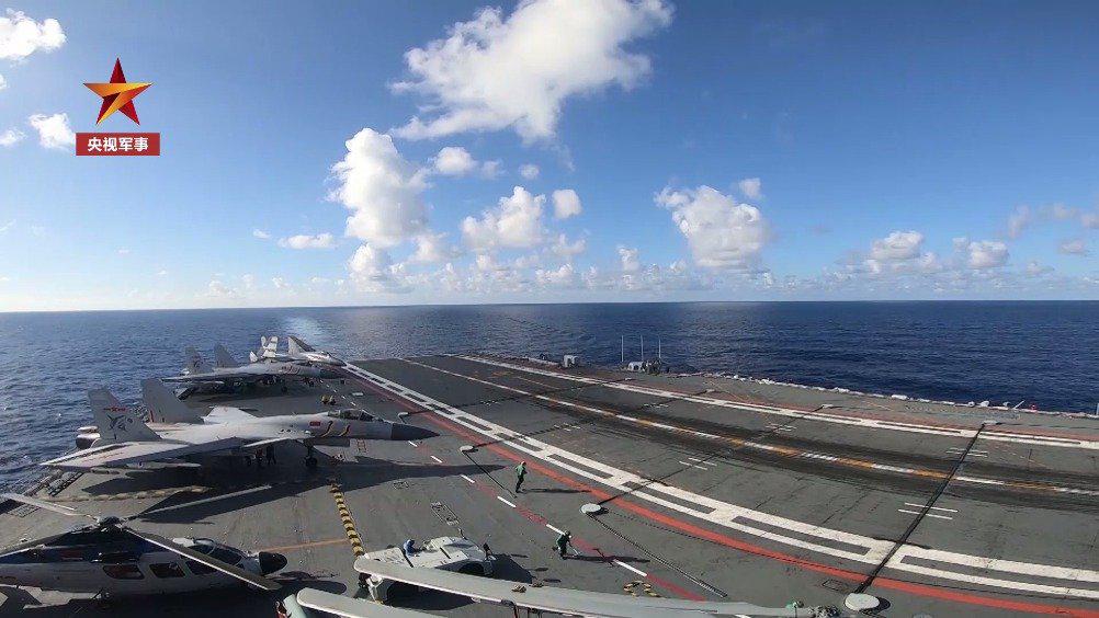 第一视角看歼15在辽宁舰起降