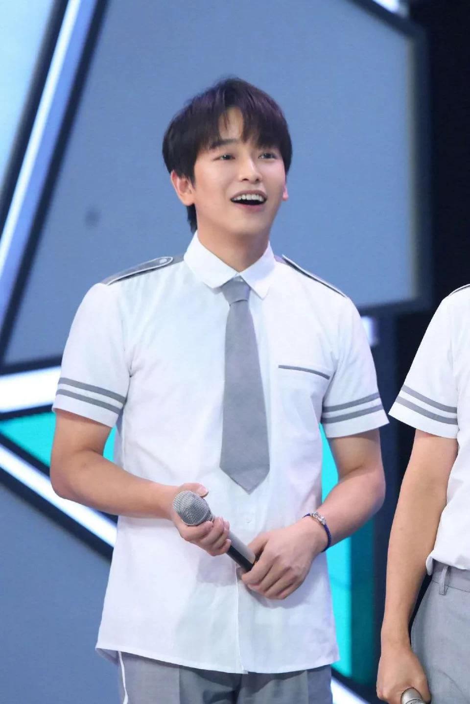 与本剧另一位歌曲演唱者尤长靖及主演彭昱畅,张婧仪,梁靖康,张宥浩等 