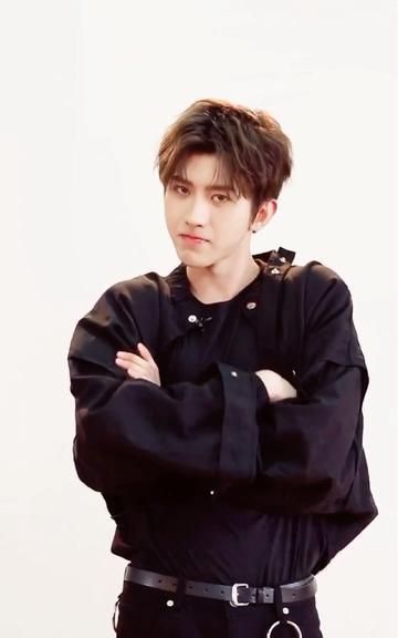 蔡徐坤不仅是歌手,还是演员,但是他对于演戏并没有多大兴趣,多数时间