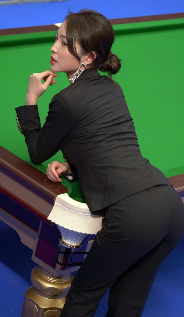 王钟瑶台球赛场上最美的风景线