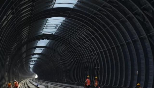 取得成效！中国首个“隔音隧道”贯通于京雄高铁，全长超847米