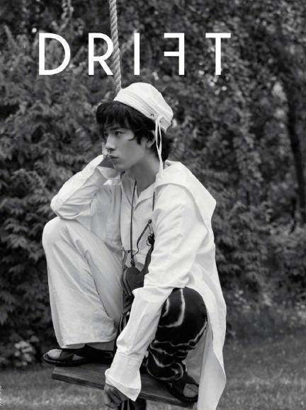 井柏然抽烟被拍登顶热搜叼烟姿势文艺范儿十足好评如潮