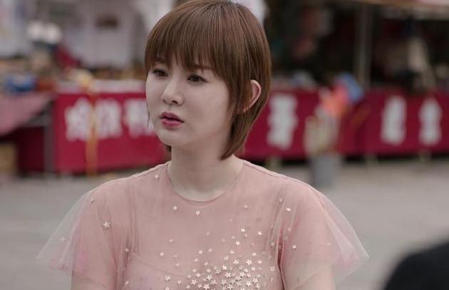 小李秘书的爱情问题是两个哥哥的头等大事啊,在剧中我们可以看到她和