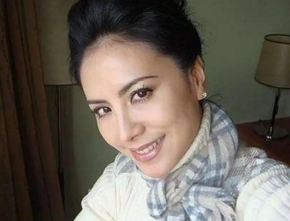 她毫无名气却嫁入豪门,因不能生子惨遭抛弃,如今二婚终获幸福!