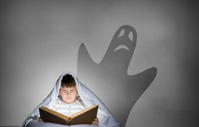 孩子怕黑,其实是"泛灵心理"在作怪,家长别再说孩子胆小了