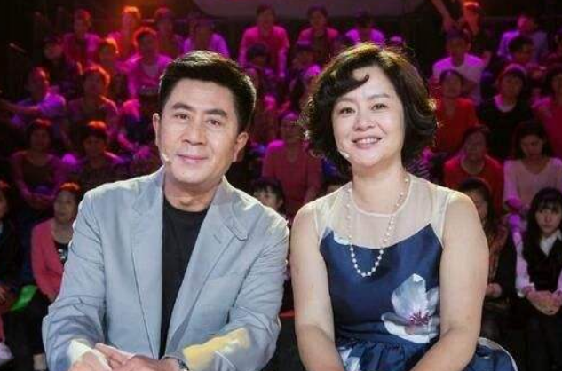 62岁老戏骨郭凯敏,二婚娶尤勇前妻很幸福,儿子长相英俊比他帅