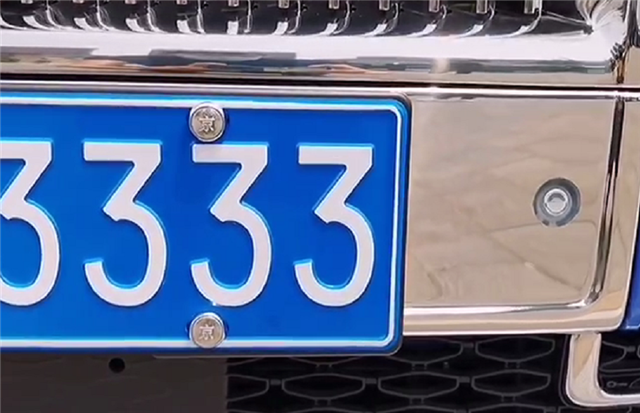 1300万劳斯莱斯挂"京a",车牌5个3值7位数,还有"警示"作用