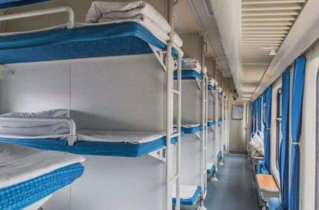 火车卧铺都是男女混住不会有安全隐患吗列车员是这么说的