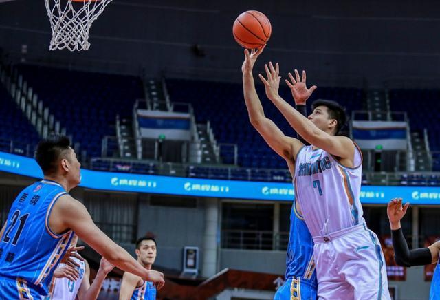 阿的江怒批球员场上梦游 新疆队或无缘本赛季cba总冠军