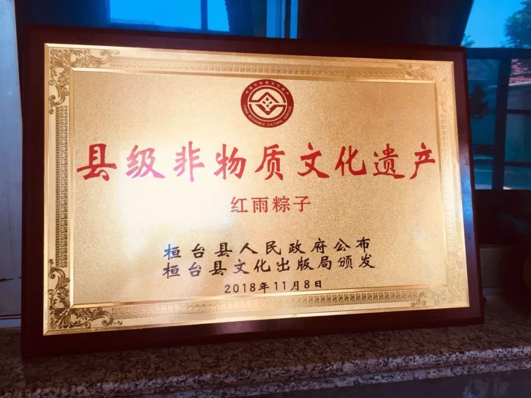 大姐做粽子200元起家,一天能卖300多个,一卖就是20年