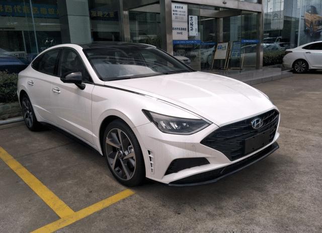 十代索纳塔到店实拍,颜值不输雅阁,2.0t 8at,价格合适能火吗