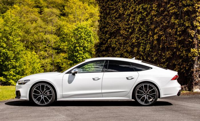 奥迪又一款"西装暴徒"来临!溜背车身 无框车门,4.1s即可破百