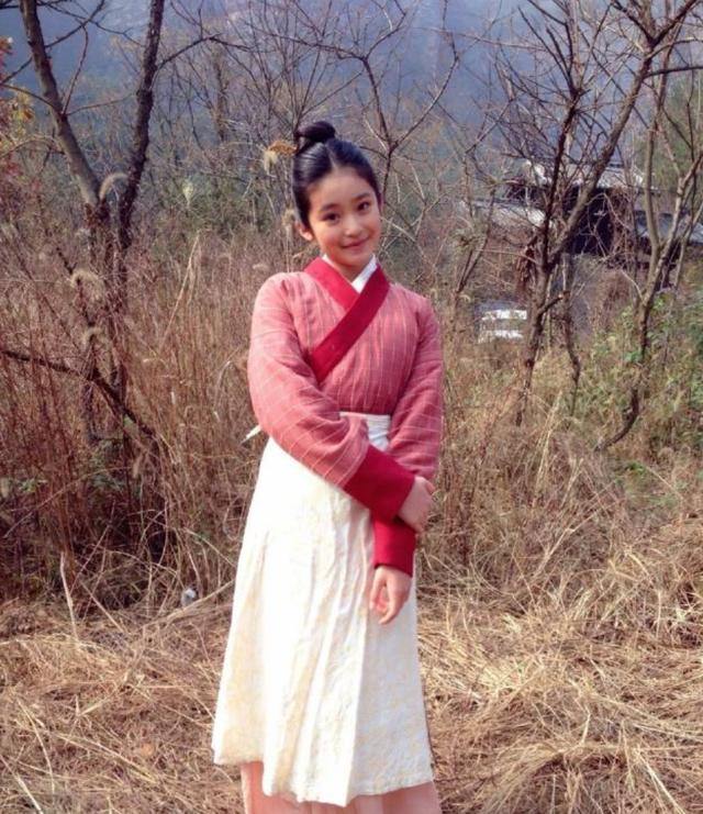 豆蔻年华的年纪,从没想过止步先后出演过 20余部 电视剧和电影几年间