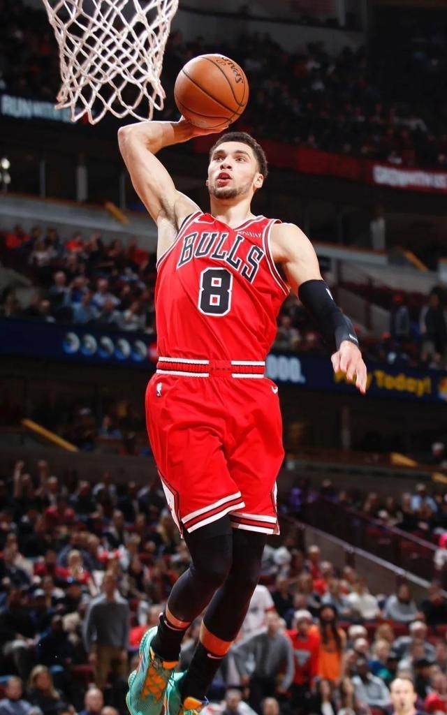 扣篮王加盟安踏为签约拉文而准备球鞋但是这鞋也太拉垮了吧