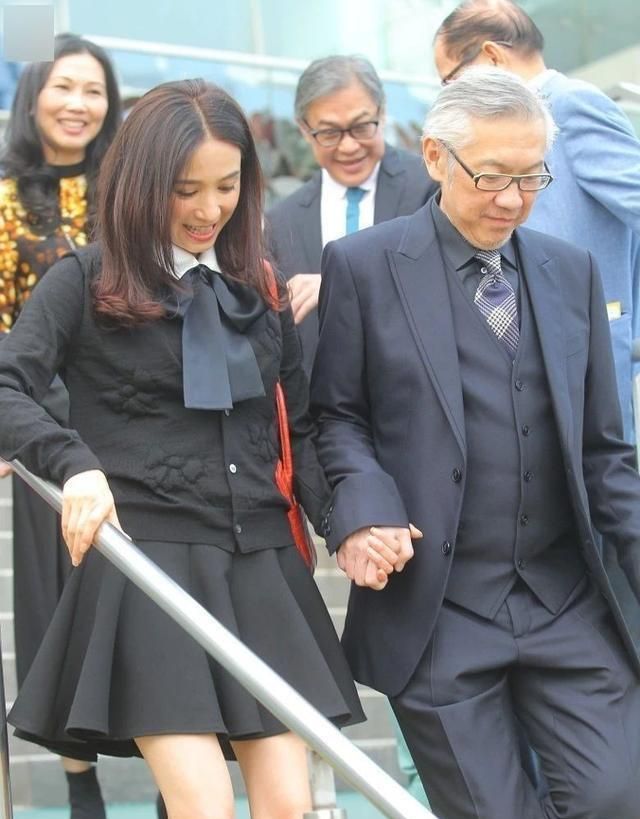 当红时被雪藏,百亿丈夫独宠她30年猝死,今52岁美的像20|吴婉芳|胡家骅