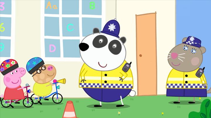小猪佩奇:孩子们要骑自行车,警察叔叔亲自来指导,要好好学哦