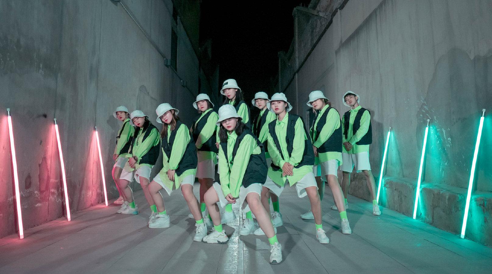 流行舞《skr skr》,随意的动作带着隐隐的爆发力