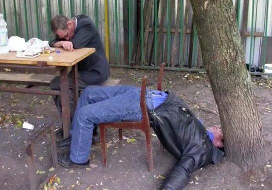 酒鬼数量超200万,还专门设立了醒酒站|醒酒|酒鬼|俄罗斯_新浪新闻