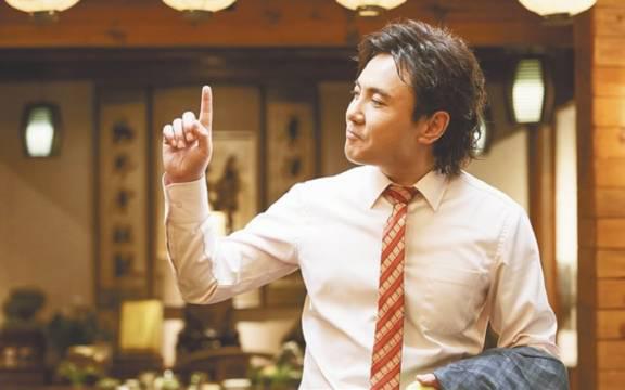 视频:沈腾携妻儿与好友聚会 王琦腹部隆起疑似怀二胎