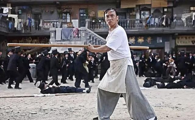 名导张彻擅长功夫片,而董志华早期在戏曲班子是名角,10岁学的京剧,在