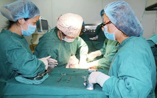 "90后孕妈剖腹产前的要求,让医生也乐了