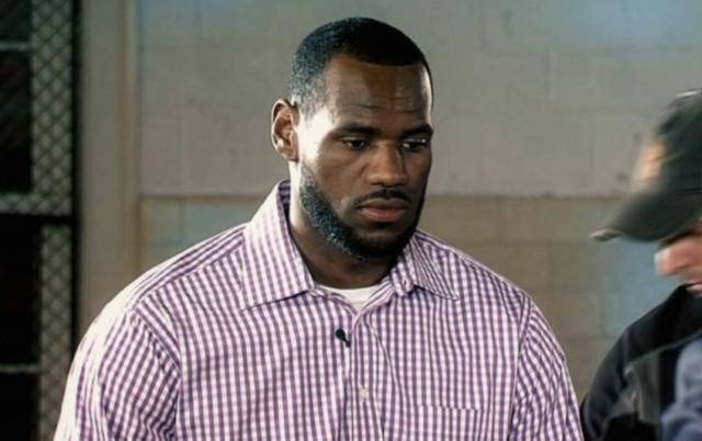 "麦克马伦说:"乔丹在公牛6次总决赛中6次夺冠,这显然是詹姆斯所不能