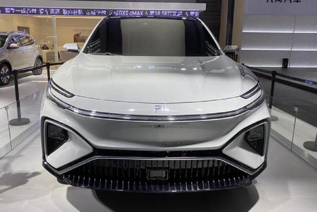 荣威首款量产5G车型，华为5G T-Box技术加持，科幻感十足，能火