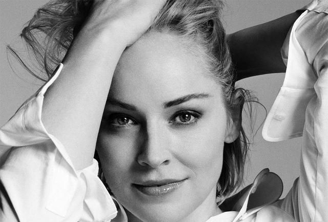 莎朗斯通55岁前男友去世,悼念采访反应情商,3点原因引热议