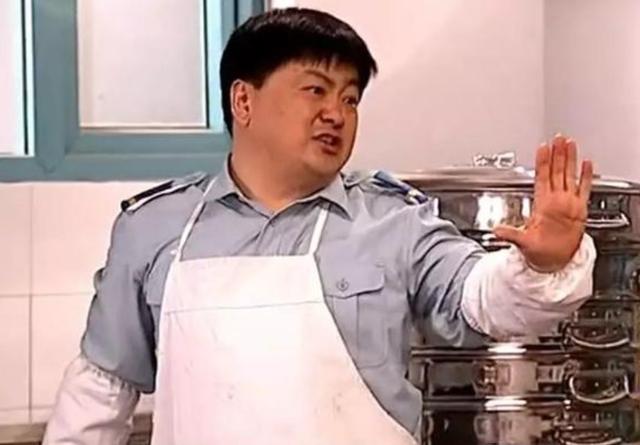 炊事班洪班长现已55岁与妻子恩爱20多年洪剑涛现况如何