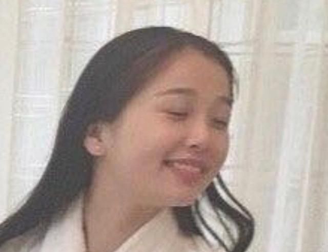 虞书欣被自己坑了晒照忘p镜子里的脸看清鼻型整都整不出来