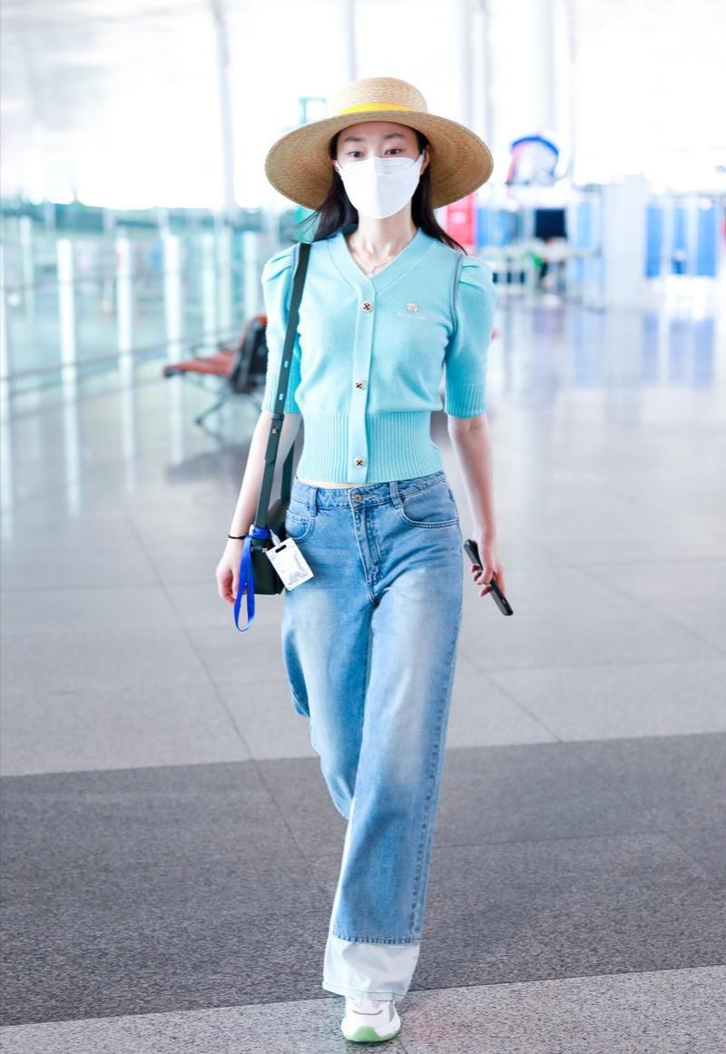 宋轶针织衫搭配牛仔裤,穿出"五五分"身材,多亏有好气质撑场