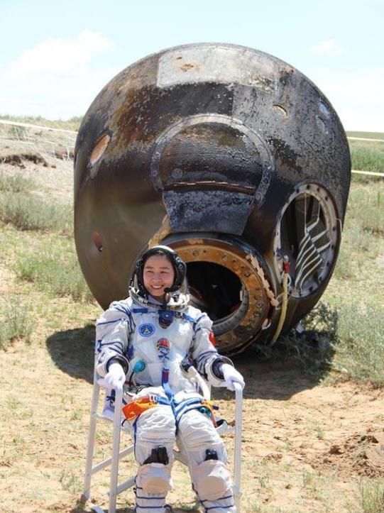 中国首位女航天员,返回地球后为什么音讯全无?她的结局如何?