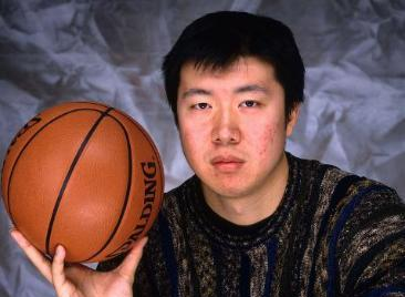 在王治郅还年轻的时候,那个时候刚好又赶上了1996年的奥运会,那个时候