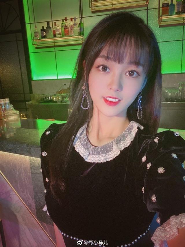 野小马虽然已经是个娇小可爱的人气美女主播,但是她还是对自己要求